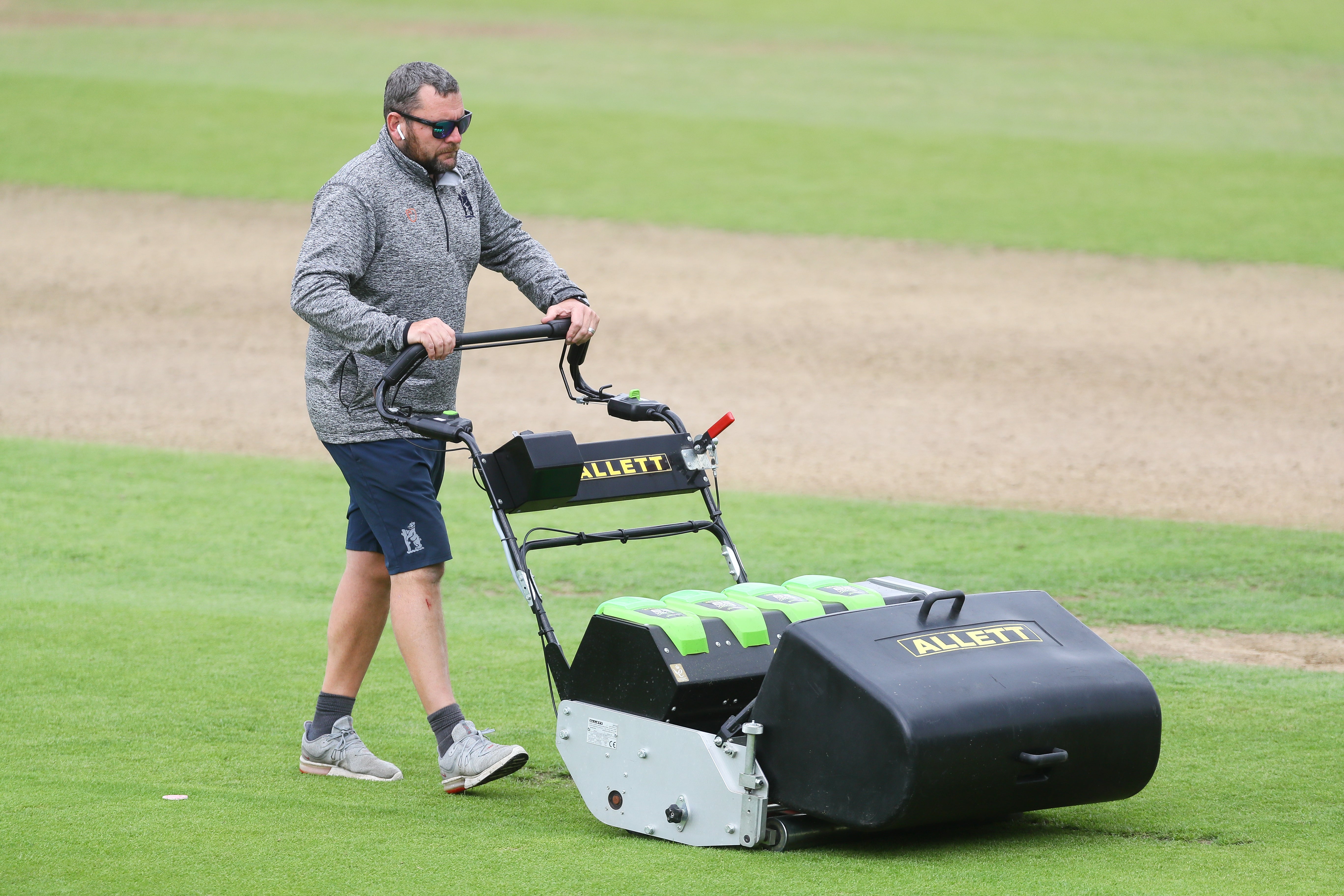 C34 Evolution Cylinder Mower Electric Professional Turf